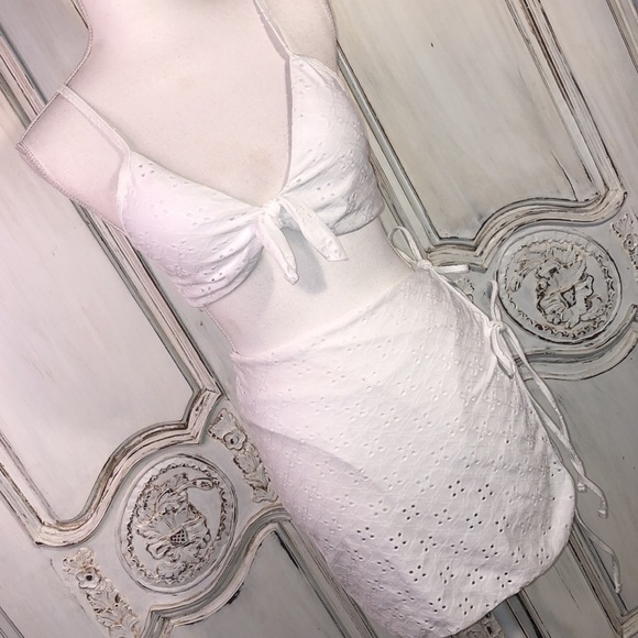 Eyelet Lace Three Piece Bikini Set Size Large - Picture 2 of 15